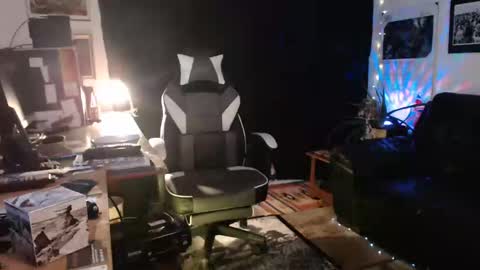 Snapshot of dopeleaf2 chatting on 01-04-25, 10:13 dopeleaf2 online show from 01-04-25, 10:13