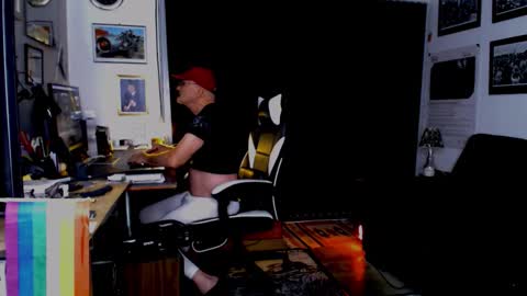 Snapshot of dopeleaf2 chatting on 09-10-25, 10:10 dopeleaf2 online show from 09-10-25, 10:10