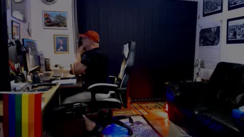 Snapshot of dopeleaf2 chatting on 09-11-25, 09:04 dopeleaf2 online show from 09-11-25, 09:04