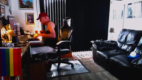 Snapshot of dopeleaf2 chatting on 10-05-25, 10:35 dopeleaf2 online show from 10-05-25, 10:35