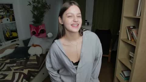 Snapshot of doramoonlurk chatting on 11-21-25, 07:29 Joey online show from 11-21-25, 07:29