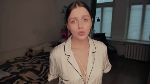 Snapshot of doramoonlurk chatting on 11-30-25, 10:19 Joey online show from 11-30-25, 10:19