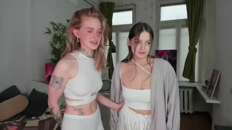 Snapshot of doramoonlurk chatting on 12-04-25, 08:12 Joey online show from 12-04-25, 08:12