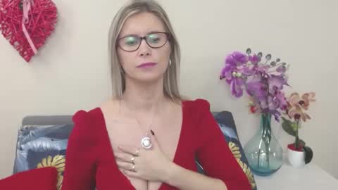 Snapshot of doreenkiss chatting on 01-21-25, 10:19 DoreenSexy online show from 01-21-25, 10:19