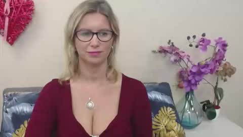 Snapshot of doreenkiss chatting on 10-10-25, 07:51 DoreenSexy online show from 10-10-25, 07:51