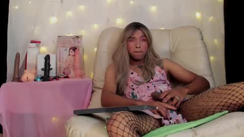 Snapshot of dorian_lev chatting on 12-26-24, 11:24 Nicolle online show from 12-26-24, 11:24