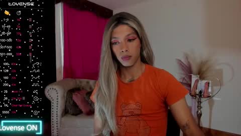 Snapshot of dorian_lev chatting on 03-05-25, 01:06 Nicolle online show from 03-05-25, 01:06