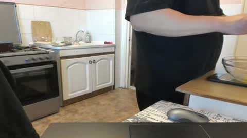 Snapshot of doriancretu95 chatting on 05-09-26, 12:54 menu below online show from 05-09-26, 12:54