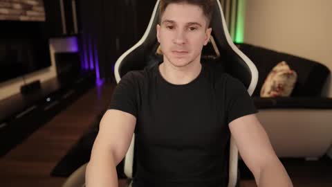 Dorian Reyes online show from 02-18-25, 01:43