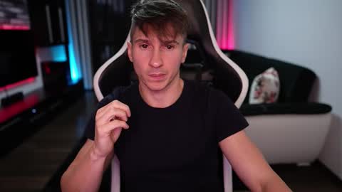 Dorian Reyes online show from 10-06-25, 11:24