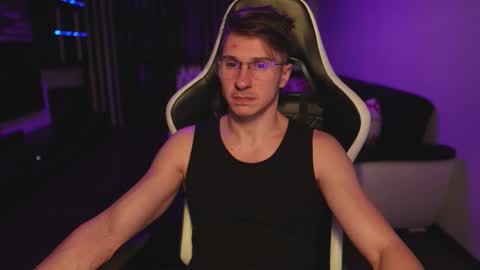 Dorian Reyes online show from 11-07-25, 02:33