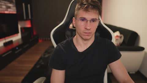 Dorian Reyes online show from 12-03-25, 01:02