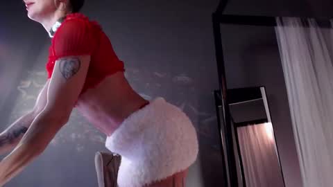 Snapshot of dorothy_meyer chatting on 12-15-25, 06:39 Dorothy Next stream on Monday at 3am-9am online show from 12-15-25, 06:39