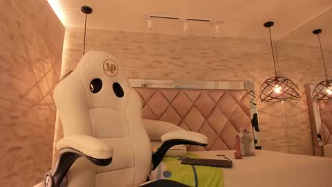  DOROTHY online show from 02-22-25, 06:06