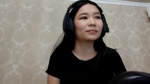 Snapshot of dorothygreene chatting on 10-15-25, 10:15 YuKi online show from 10-15-25, 10:15