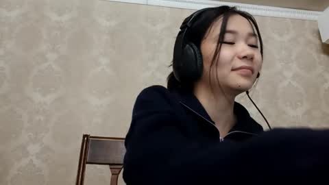 Snapshot of dorothygreene chatting on 10-30-25, 06:30 YuKi online show from 10-30-25, 06:30