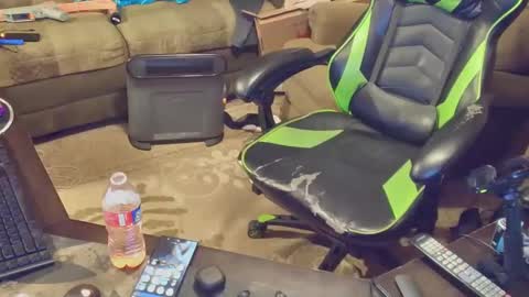 Snapshot of dotyoureyezez chatting on 12-12-24, 12:33 DotYourEyezez online show from 12-12-24, 12:33