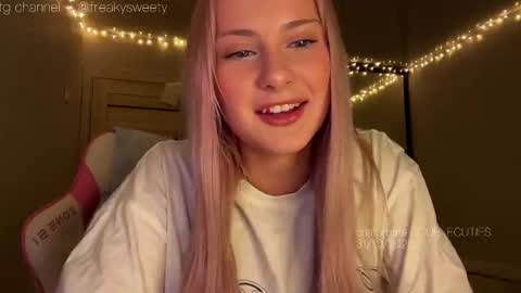 Lana  Eva  dont forget to give us a thumb up online show from 10-31-25, 12:17