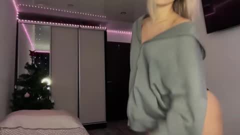 MOLLYYYY dont forget to give me a thumb up online show from 12-21-24, 02:52