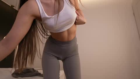 Snapshot of dovia chatting on 02-17-25, 07:58    .         . online show from 02-17-25, 07:58