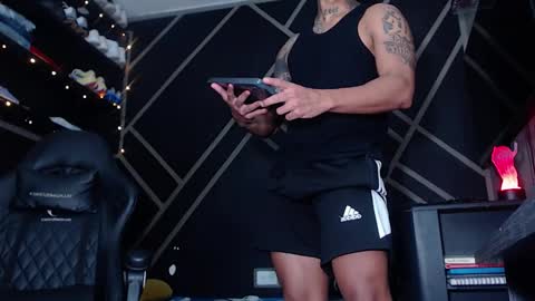 Snapshot of drake_jhonson08 chatting on 11-08-25, 05:18 Drake online show from 11-08-25, 05:18