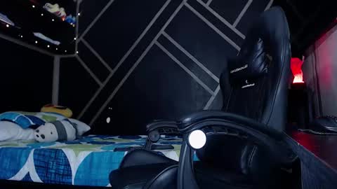 Snapshot of drake_jhonson08 chatting on 11-09-25, 06:12 Drake online show from 11-09-25, 06:12