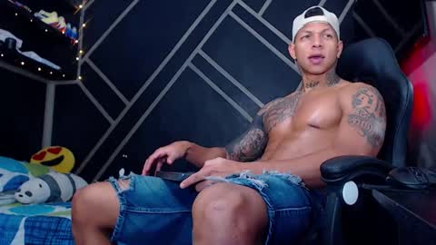 Snapshot of drake_jhonson08 chatting on 11-14-25, 05:28 Drake online show from 11-14-25, 05:28