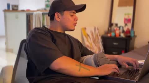 Snapshot of drakenn_ chatting on 05-29-26, 02:37 drakeeee online show from 05-29-26, 02:37