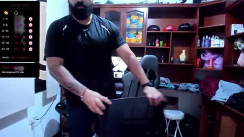 Snapshot of drako_argenti_ chatting on 12-28-24, 08:04 Drako online show from 12-28-24, 08:04