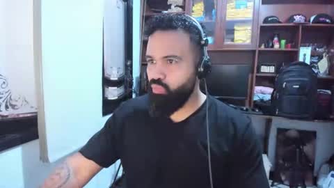 Snapshot of drako_argenti_ chatting on 02-18-25, 02:06 Drako online show from 02-18-25, 02:06