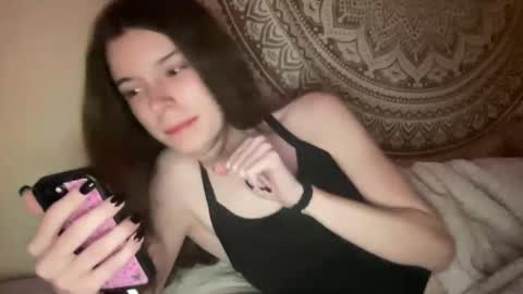 Snapshot of dream1girl_ chatting on 11-20-25, 03:28 ur dream girl online show from 11-20-25, 03:28