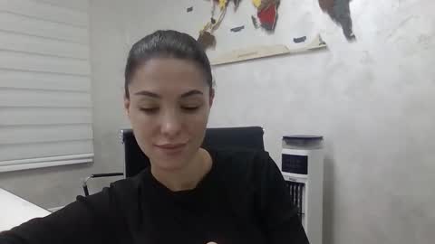 dream_petal_ online show from 02-12-26, 12:00