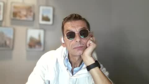 Snapshot of dreambob chatting on 09-17-25, 05:20 Dreambob online show from 09-17-25, 05:20