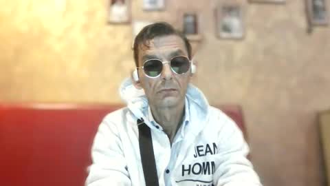 Snapshot of dreambob chatting on 09-28-25, 08:03 Dreambob online show from 09-28-25, 08:03