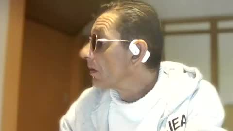 Snapshot of dreambob chatting on 10-12-25, 11:31 Dreambob online show from 10-12-25, 11:31