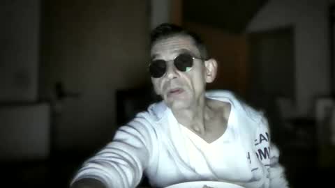 Snapshot of dreambob chatting on 10-15-25, 11:27 Dreambob online show from 10-15-25, 11:27