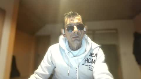 Snapshot of dreambob chatting on 10-28-25, 06:54 Dreambob online show from 10-28-25, 06:54