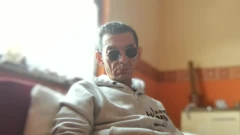 Snapshot of dreambob chatting on 11-23-25, 10:04 Dreambob online show from 11-23-25, 10:04