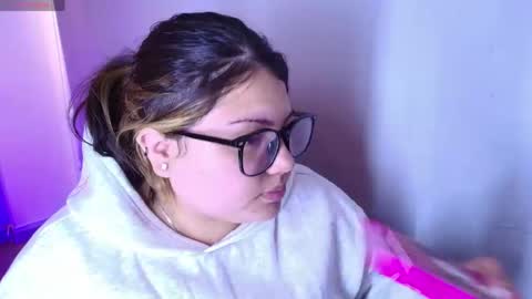 Snapshot of dreambooo_ chatting on 05-09-26, 11:37 C A M I L A online show from 05-09-26, 11:37