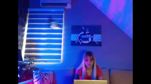 A girl online show from 01-12-25, 07:53