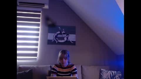 A girl online show from 02-11-25, 08:15