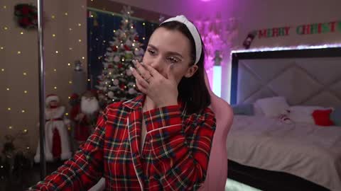 Sarah online show from 12-26-24, 01:18