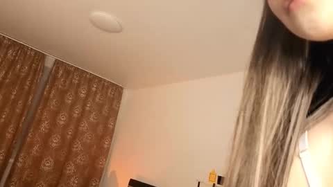 Mila online show from 10-11-25, 07:34