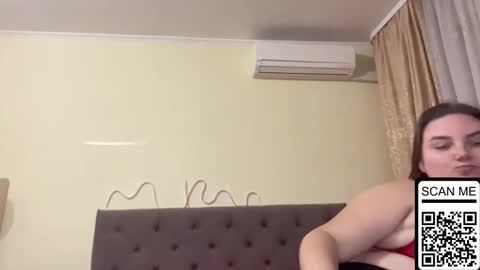Snapshot of dreamyblushfairy chatting on 10-21-25, 05:46 Mila online show from 10-21-25, 05:46