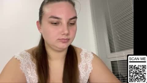 Snapshot of dreamyblushfairy chatting on 10-26-25, 08:04 Mila online show from 10-26-25, 08:04