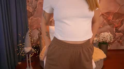 Lina online show from 12-20-24, 08:06