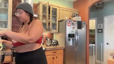 RIRI OR DREAMY online show from 02-14-25, 04:31