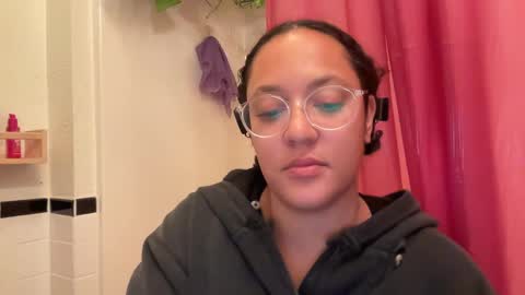 RIRI OR DREAMY online show from 02-27-25, 04:31