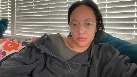 RIRI OR DREAMY online show from 12-20-25, 04:47