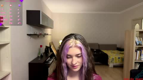 Dia online show from 04-15-26, 01:18